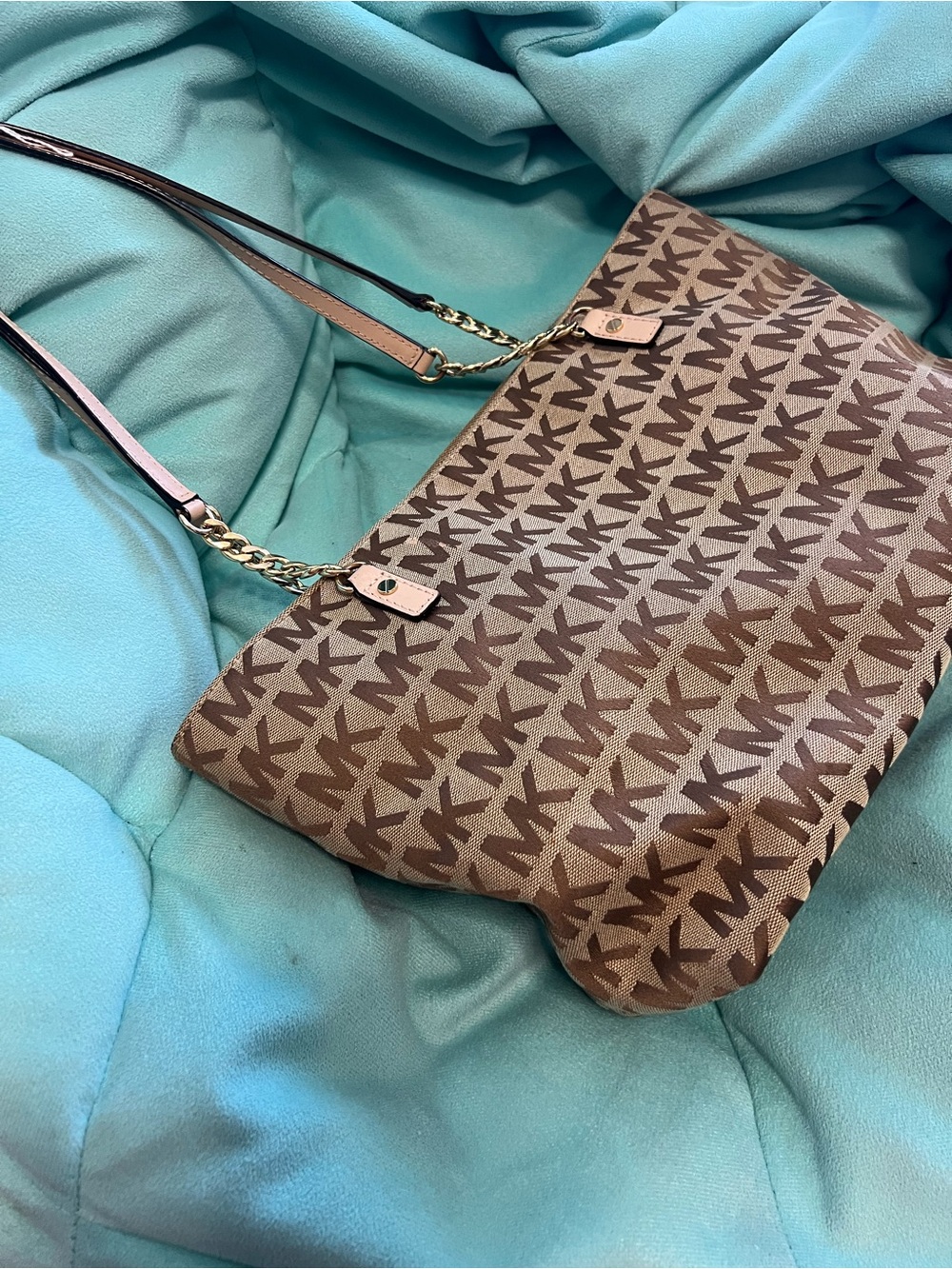 Michael Kors Jet Set Signature Monogram Chain Tote Bag